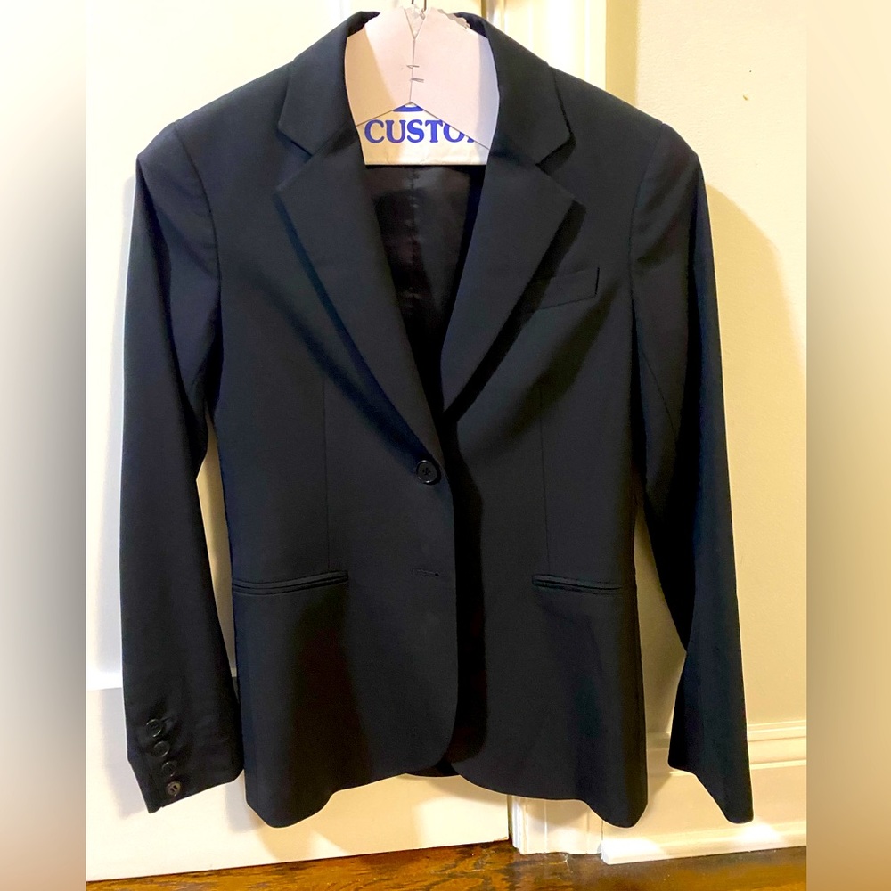 Like brand new Theory Blazer